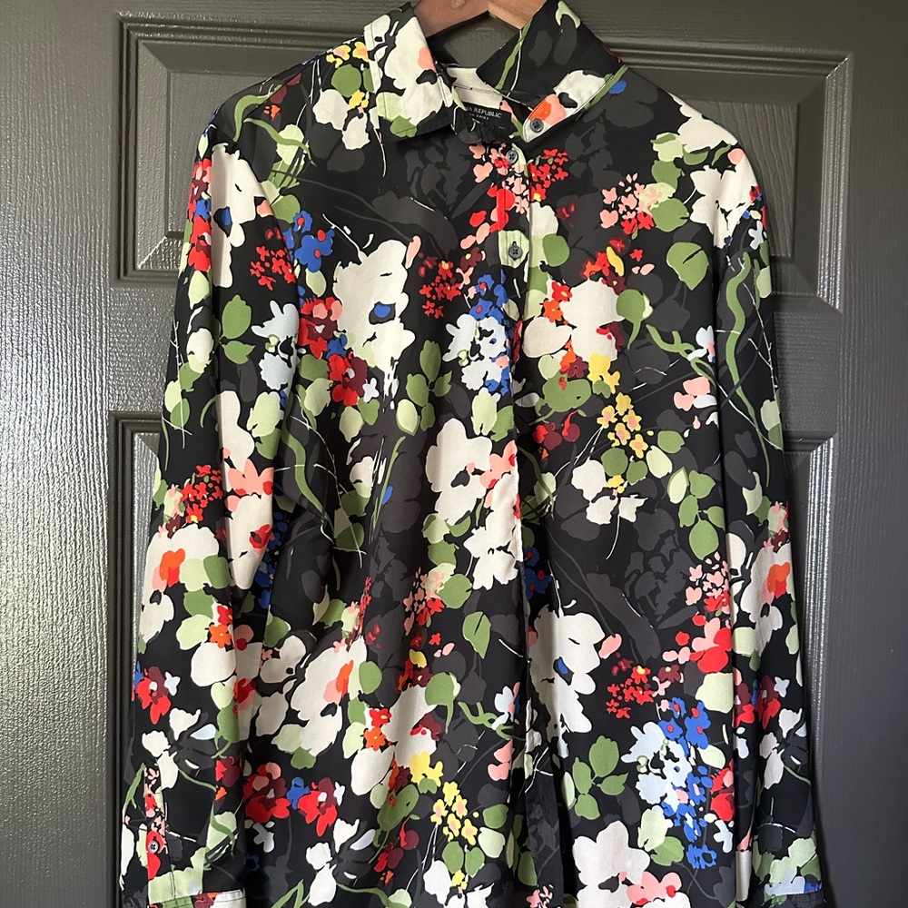 Banana Republic Floral Long Sleeveless Banana Republic Button Front Top